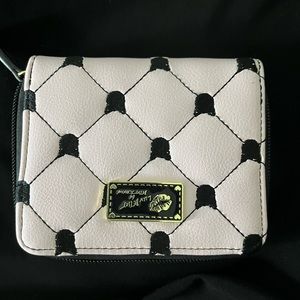 Betsy Johnson kitty wallet black/pink zipper,closure & coin pocket,gently used